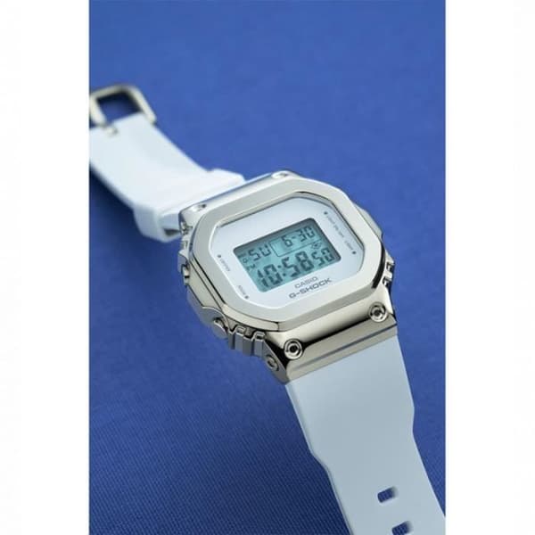 Klocka - Casio - G-Shock GM-S5600G-7ER - Guld - Stötmotstånd - 200 m vattentålighet