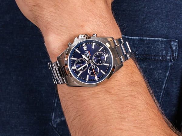 Klocka - CASIO - EDIFICE - Kvarts - Mineralglas - Vattentät 10 ATM - Grå