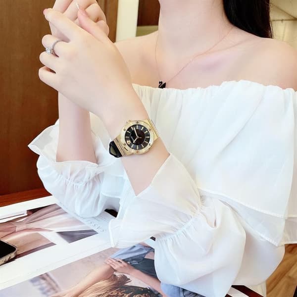 Versace VEVH00320 Greca Gold musta nahkainen naisten kello