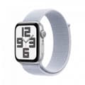 Pikkukuva 1 / 7: Apple Watch SE (GPS) 44 mm hopea alumiinikuori ja sinertävä Sport Loop -ranneke (MXET3)
