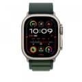 Miniatyrbild 3 av 3: Apple Watch 49 mm mörkgrön Alpine-armband, medelstor, naturlig titan