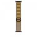 Miniatyrbild 1 av 3: Apple Watch 49 mm saharafärgad Alpine-armband, liten, svart titan