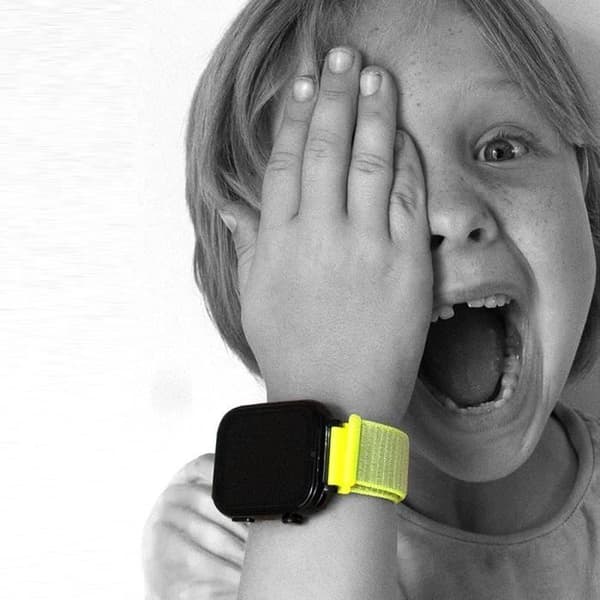 SaveFamily SaveWatch Plus 4G - GPS Smartwatch för Barn Videoanrop Face ID Anpassningsbara Armband Ultra-Tunn Bakgrunder