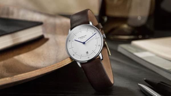 Uusi alkuperäinen miesten kello Sternglas S01-NA01-PR04 Naos classic + kaiverrus