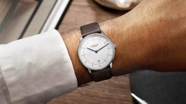 Uusi alkuperäinen miesten kello Sternglas S01-NA01-PR04 Naos classic + kaiverrus