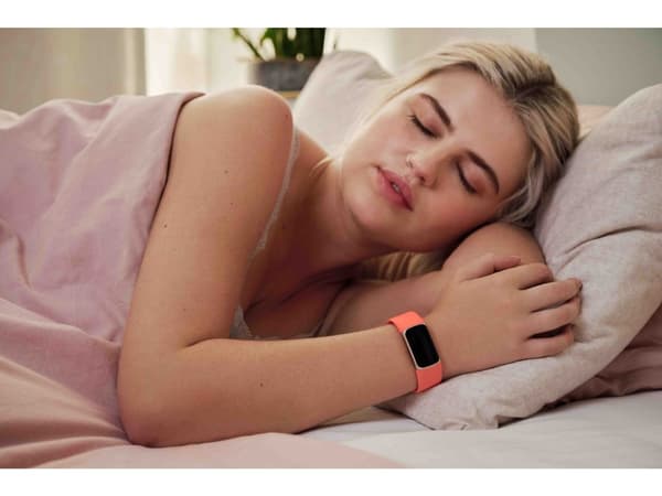 Fitbit Charge 6 aktivitetsarmband korall band/Champagne guld aluminium