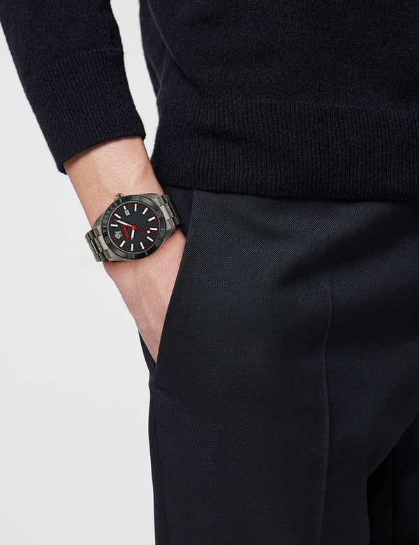 Mens Watch Versace VE8E00724, Quartz, 42mm, 5ATM