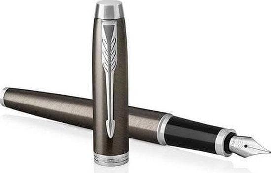 Parker IM. Produktens färg: Brun, Bläckfyllningssystem: Patronfyllningssystem, Material i hölje: Mässing. Förpackningstyp: kartong. Antal per förpackn