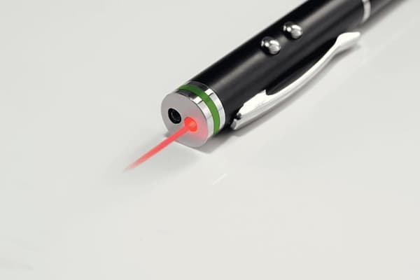 Leitz 4-i-1 stylus med pen - blød spids - laserpointer og LED-lampe - sort