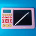 Miniatyrbild 2 av 3: Maxlife Ritplatta med miniräknare MXWB-01 - Rosa