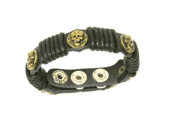 Läderarmband med dödskalle