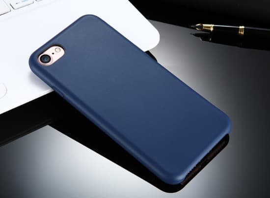 iPhone 7 MARINBLÅ