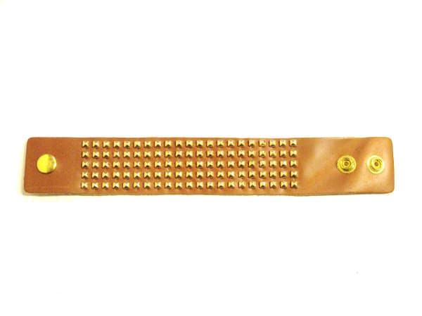 Läderarmband med pyramidnitar - 5 rad
