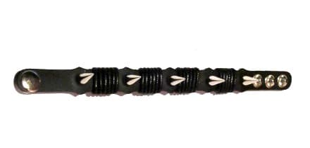 Svart läderarmband med silver nitar