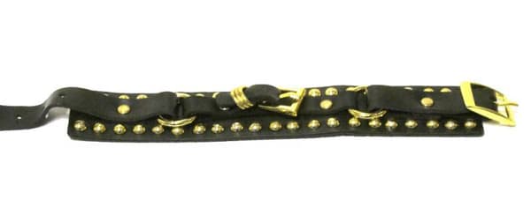 Läderarmband med runda nitar och spänne
