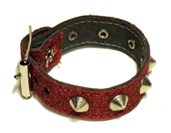 Läderarmband med nitar