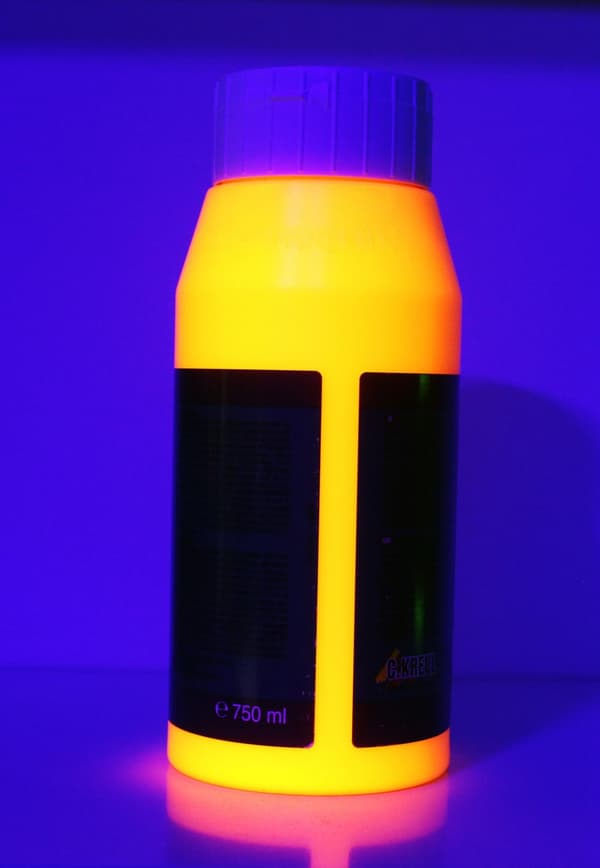 UV-färg 750 ml.