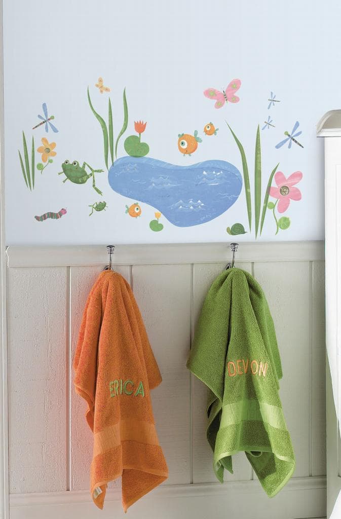 Vægdekoration - Hoppy Pond - RoomMates - Wallstickers