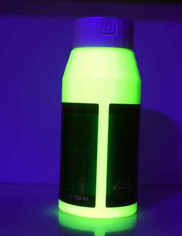 UV-färg 750 ml.