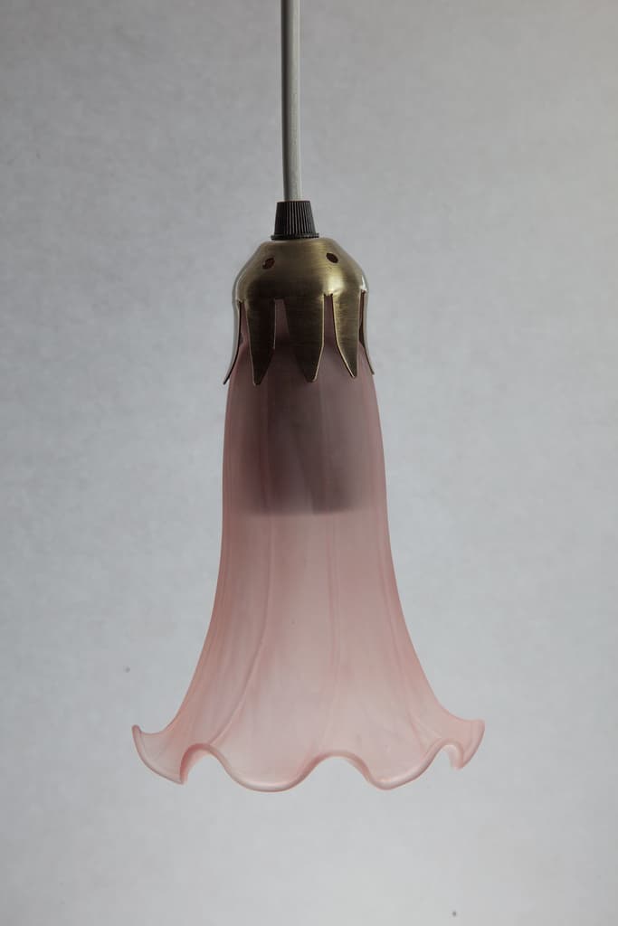 FÖNSTERLAMPA I GLAS ROSA