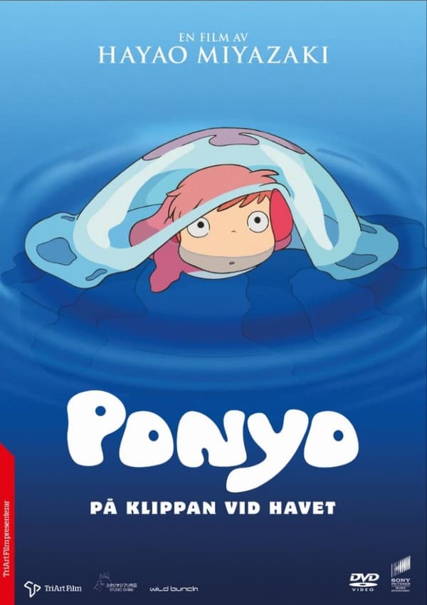 Ponyo på klippan vid havet
