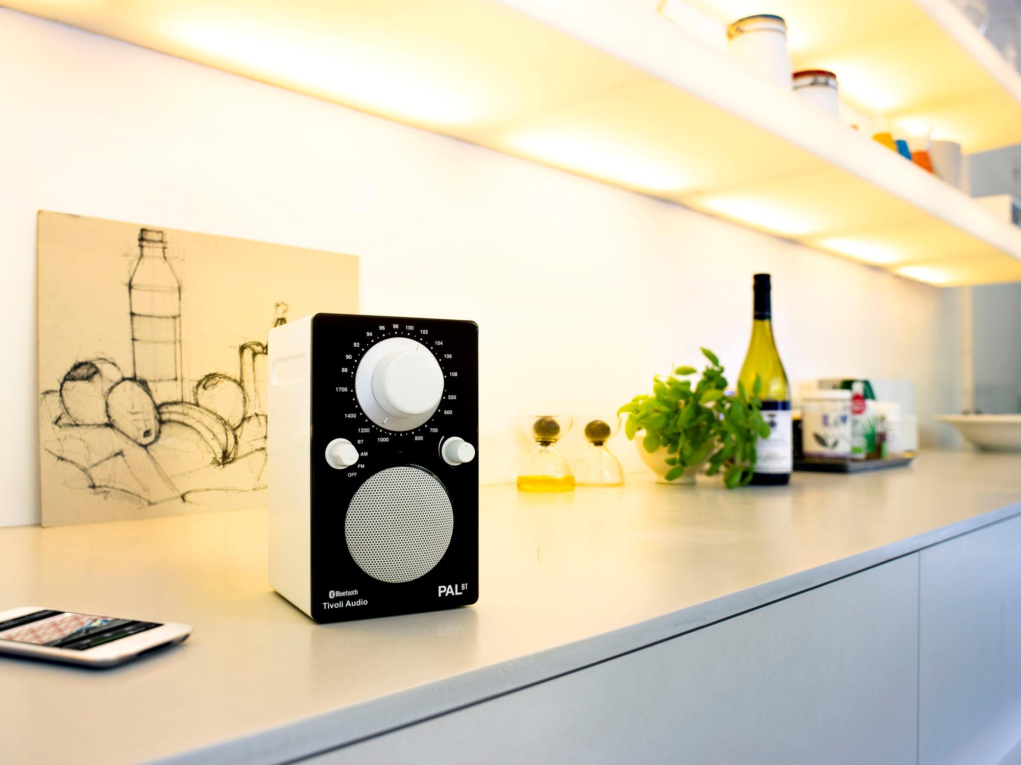 Tivoli Audio PAL + BT Svart/Vit