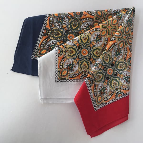 TRE-PACK BANDANAS. Små Gammaldags Paisleymönstrade 55 x 55cm blå vit röd