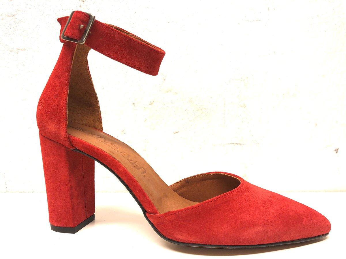 AVA Sixtyseven red
