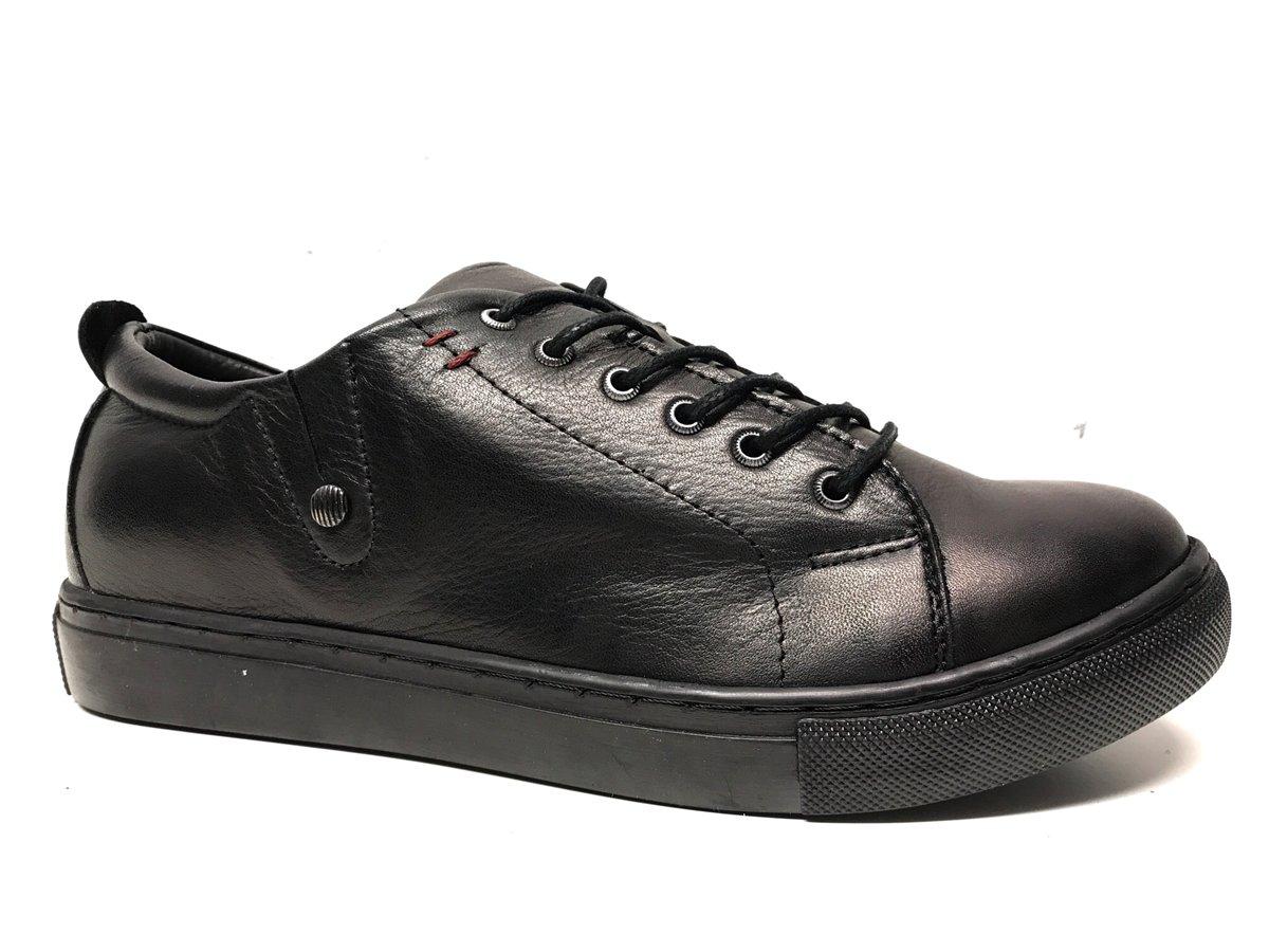 Sneakers black