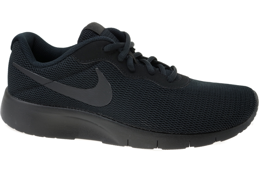 black nike tanjun sneakers